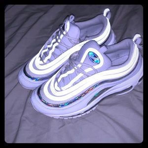 WHITE 8 Women’s NIKES good condition